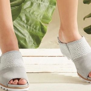 Sorel size 10 Joanie Mule in the color Dove